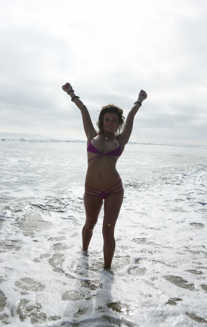 Ariel Winters bikini, beach