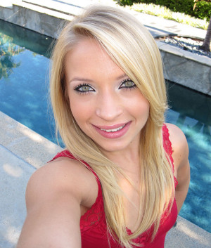 Alyssa Branch blonde, selfie, outdoor