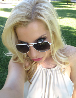 Ashley Fires selfie, blonde